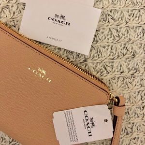 Coach Wristlet in blush